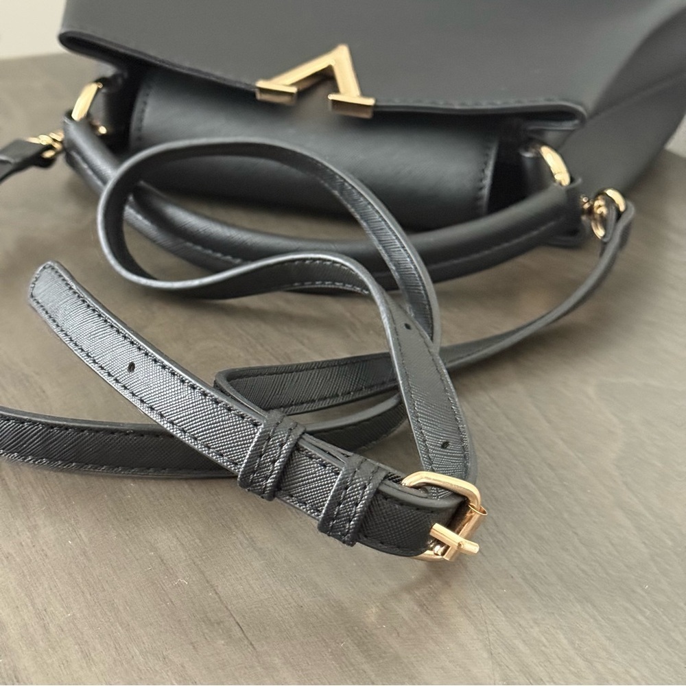 Elegant Black Letter V Crossbody Bag Gold Accent - Picture 10 of 10